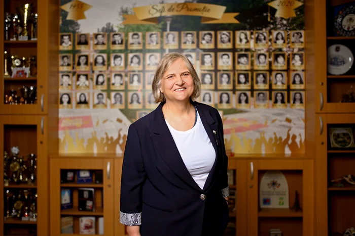 It also uses the investigation method with the teachers it trains PHOTO projektmerito.ro