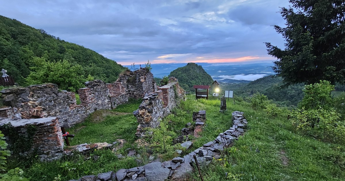 The thundering church, the most sought-after lookout point in Metaliferi.  The story of the ruin from Săcărâmb VIDEO