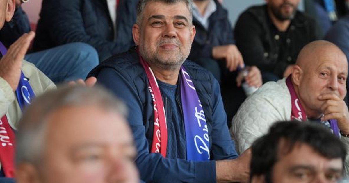 Ultras Marcel Ciolacu at the stadium: he celebrated the promotion of his favorite team with a scarf around his neck PHOTO