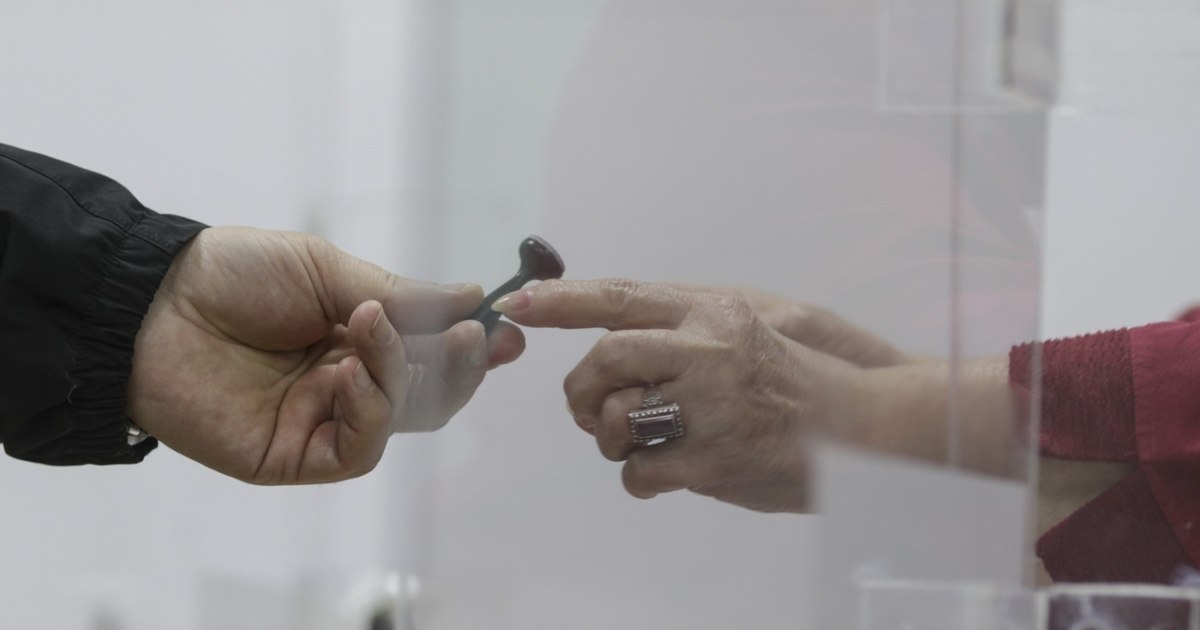 What documents do you need to be able to vote in the local and European parliamentary elections