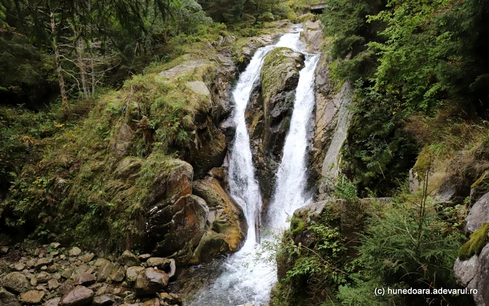 Lolaia Waterfall and Nucșoarai Valley PHOTO: Adevărul/Daniel Guță