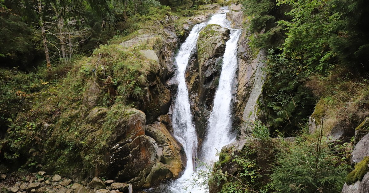 What does the Lolaia waterfall look like, the legendary place in the Retezat National Park.  Tourists can now get there more easily VIDEO