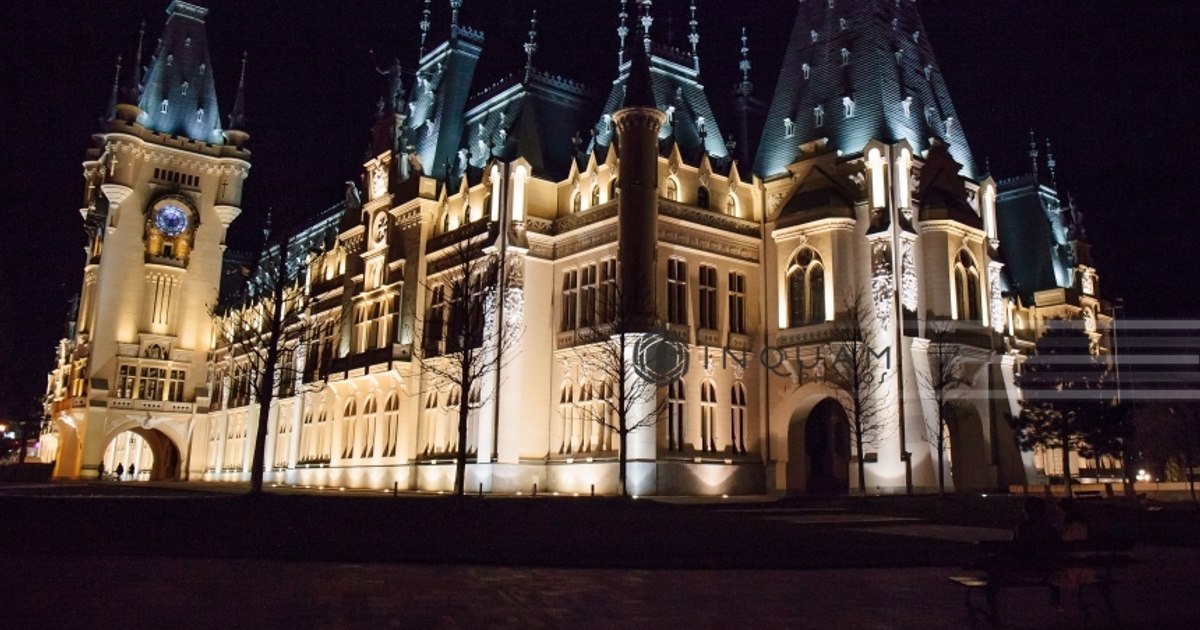 What does the center of a big city in Romania look like.  Impressive buildings, a real magnet for tourists PHOTO