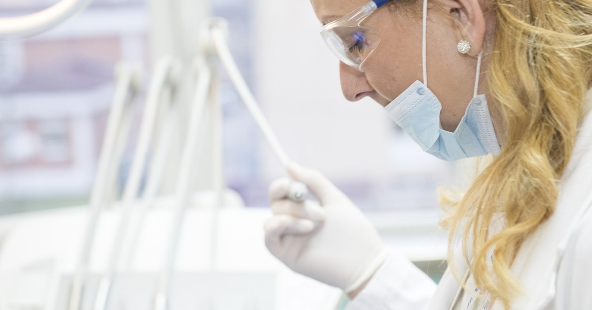 Which uninsured patients will benefit from free tests