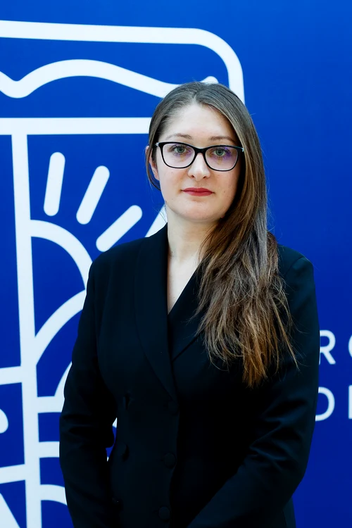 The teacher always challenges her students to read PHOTO Teach for Romania