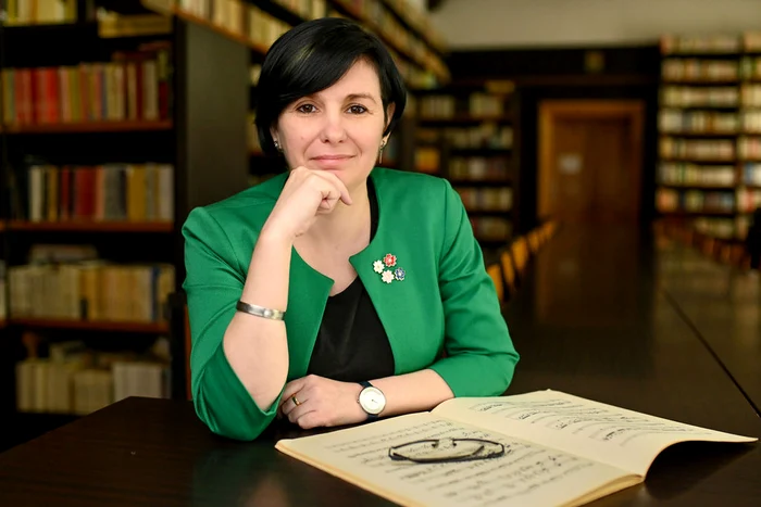 The teacher evaluates her students in the