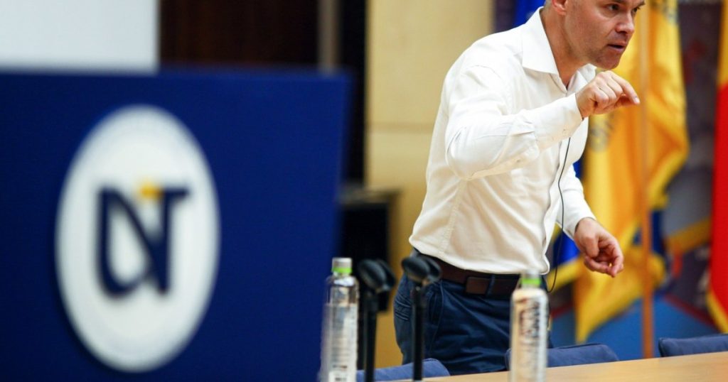 A former Minister of Education intervenes in the debate that annoyed the teachers: "There's nothing wrong with being a terrorist at 18"