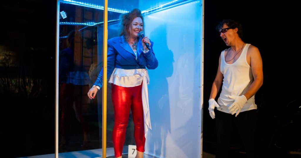 A museum of the horrors of war with seven living exhibits and live music.  "Piese de résistance", the new show of a young director awarded at UNITER
