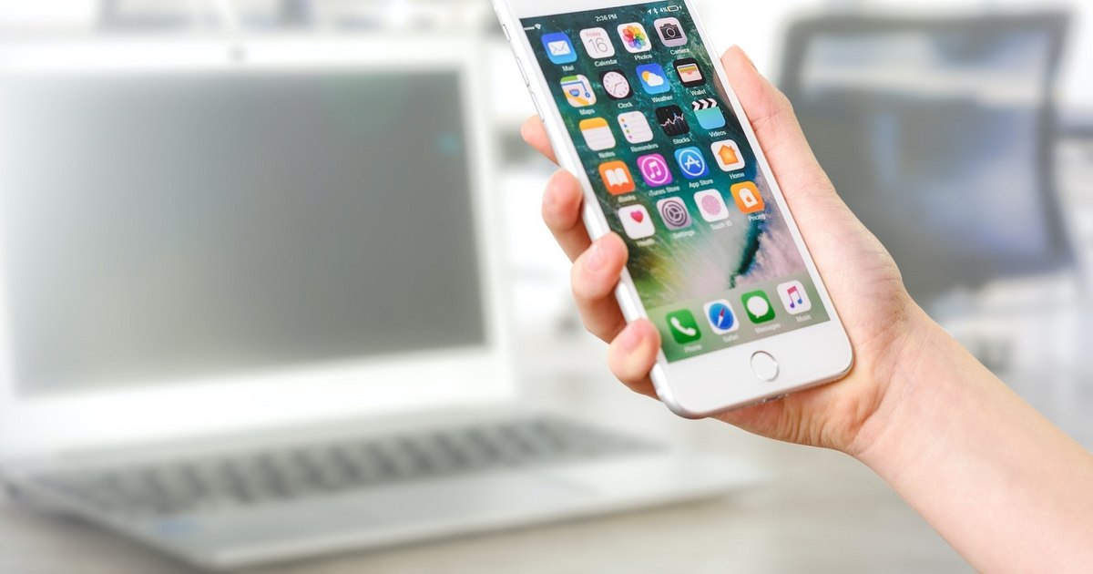 Banning phones at school could affect student performance.  What solutions do OECD experts come up with?