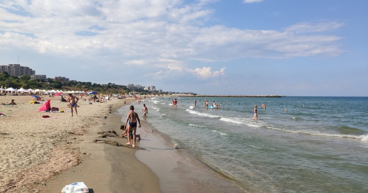 Coastal alert!  Emergency measures, after the discovery of some toxic algae in the Black Sea.  What are the dangerous areas?