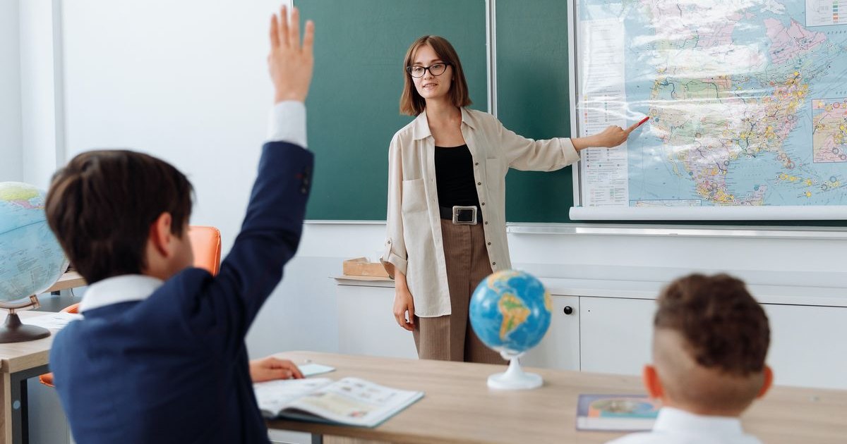 Forged documents for education.  How a woman with 12 grades became a Romanian language teacher at the high school