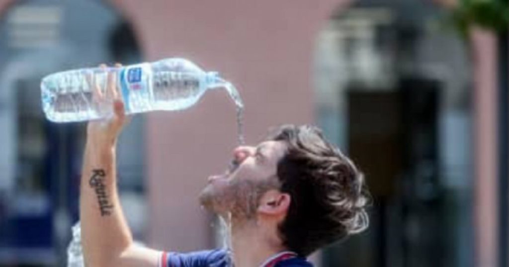 If you have scheduled your vacation in Greece, be careful!  Temperatures of over 40 degrees are coming.  Where to find help