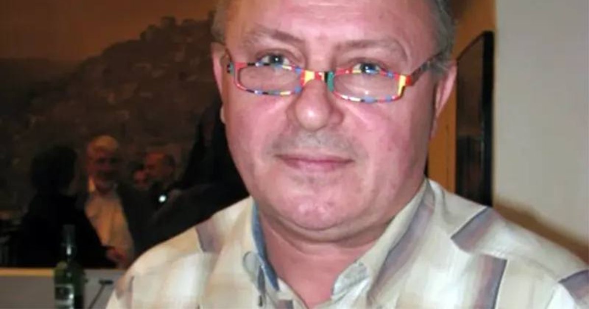 John Es died.  Pop, one of the most original poets of the '90s generation