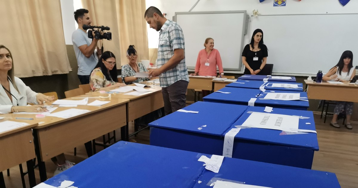 Local elections 2024. Partial results for local councils.  The first three places: PSD - 35.86%, PNL - 29.33%, AUR - 9.55%