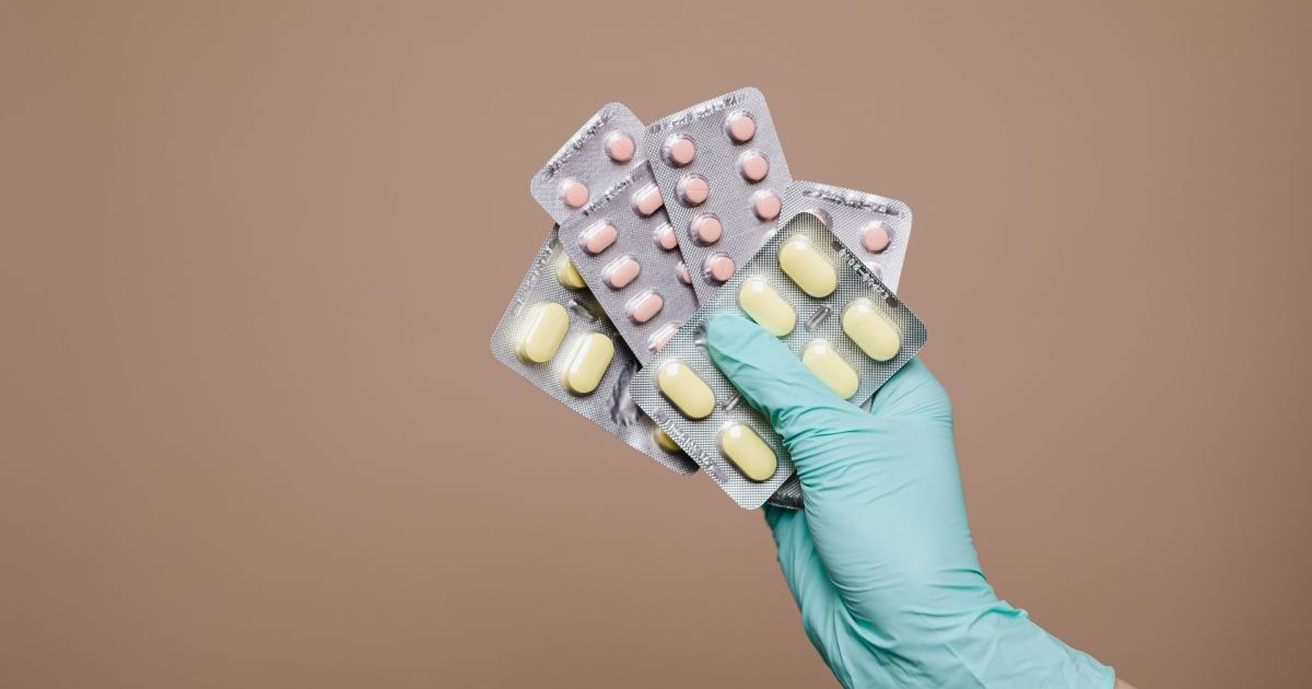 Medical alert.  Several pain and fever medicines withdrawn from pharmacies