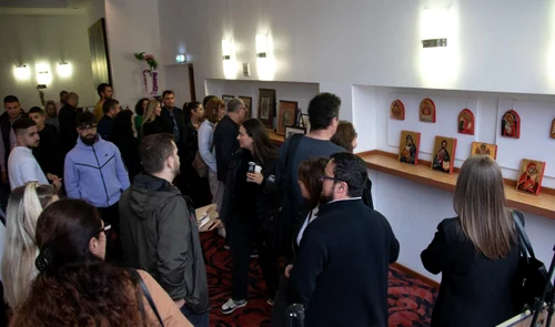 02 exhibition priest cristian dragomirescu theater londra 06 photo participants Ciprian Photography jpg