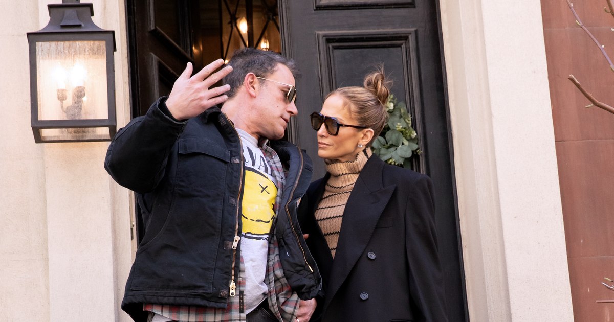 Reconciliation or divorce?  Jennifer Lopez shopping with daughter Emme as Ben Affleck provocatively displays wedding ring