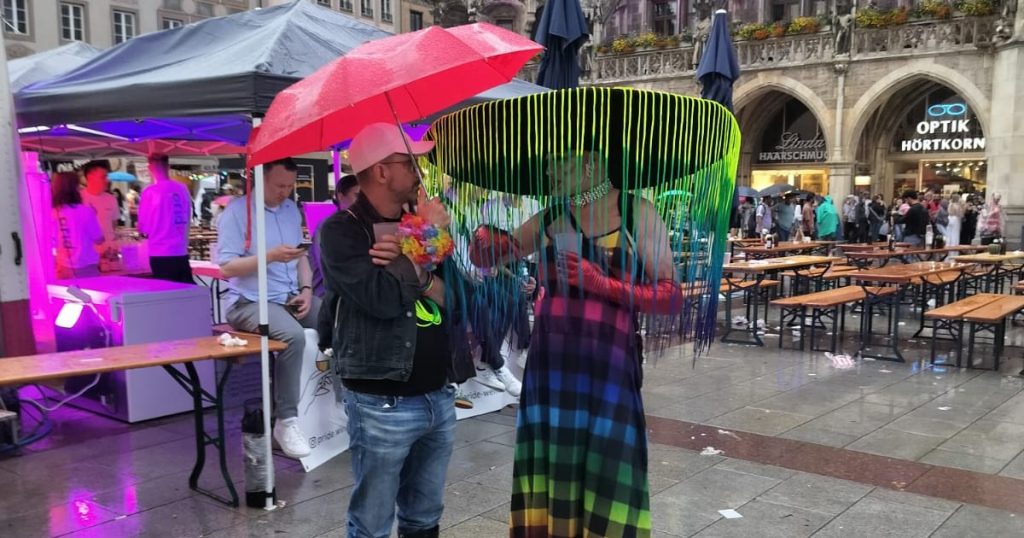 Romanian fans, "defeated" by the Gay Parade, but not by the storm, in Munich VIDEO