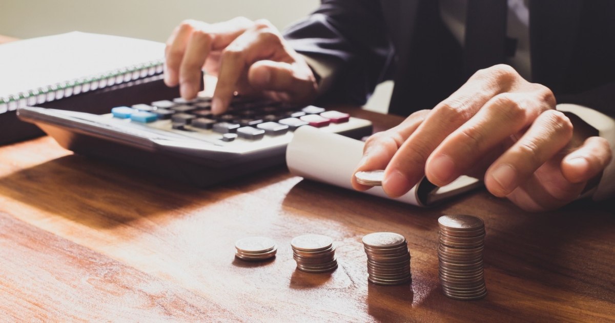 Romanians, second place in the number of hours worked, but among the last in earnings.  "Wages remain among the lowest in Europe"