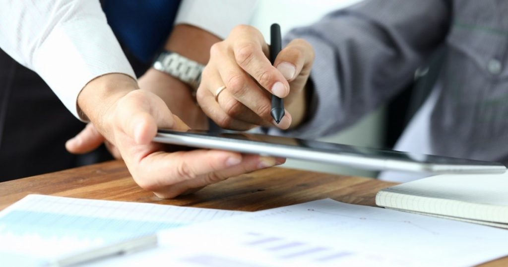 Romanians will be able to digitally sign official documents.  What do those who want to get rid of queues at the counters need