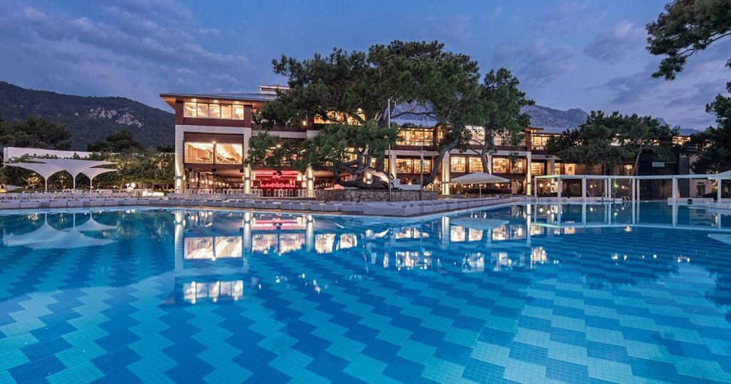 The dilemmas of the Romanian tourist: "Is tipping at accommodation practiced in order to benefit from a better room?"