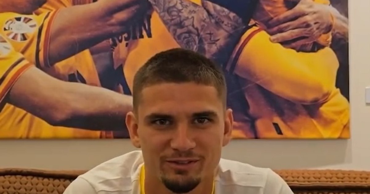 The tricolors, a unique message for the students who support the National Evaluation: "We hold your fists, just as you do for us" VIDEO