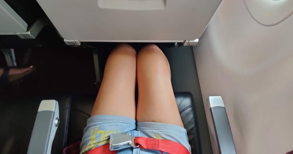 What not to do on a plane, ever.  Three essential tips, revealed by a flight attendant VIDEO