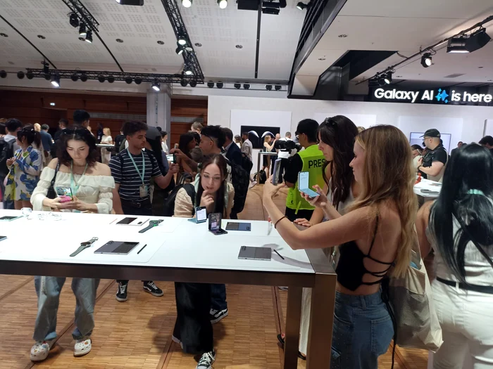 The new Samsung Galaxy Z series impressed at the launch in Paris PHOTO Denis Grigorescu