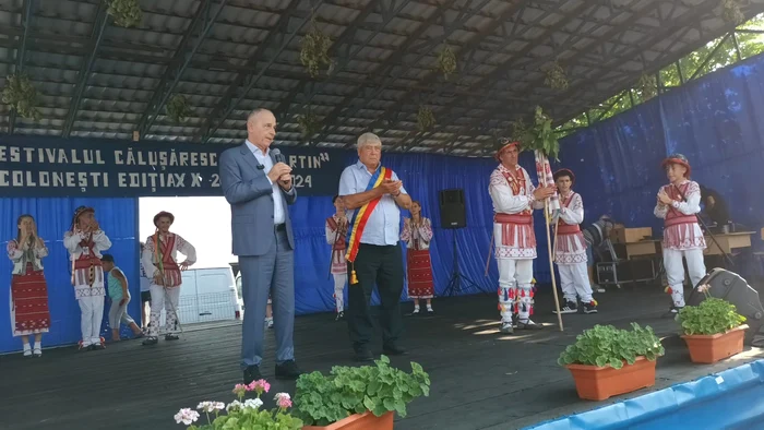 Mircea Geoana, booed at the 