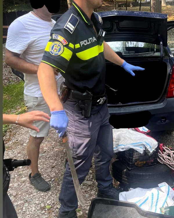 The machete discovered in George Ungureanu's car.  Photo: Instagram Mihai Zmarandescu