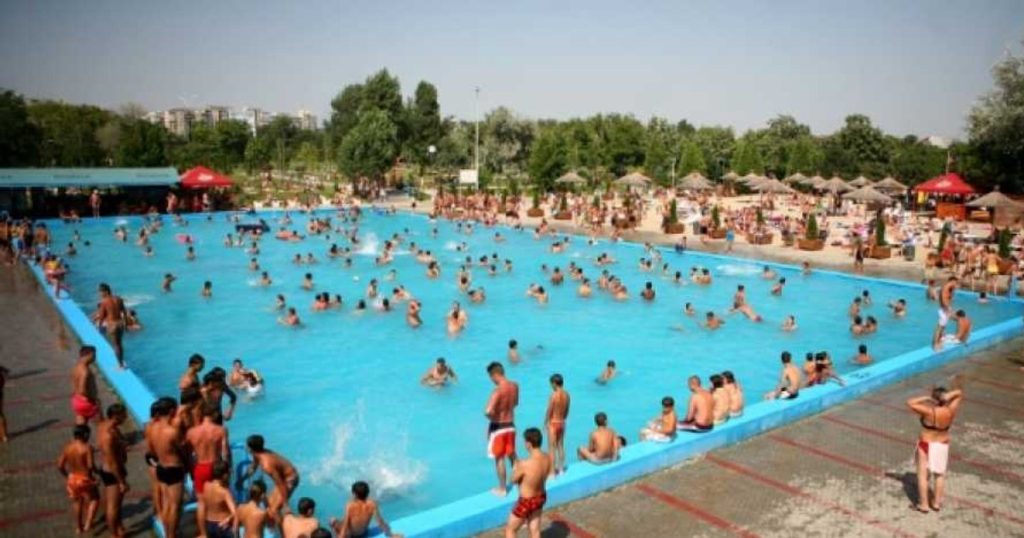 A myth busted.  How do you know that there is too much chlorine in the pool water?