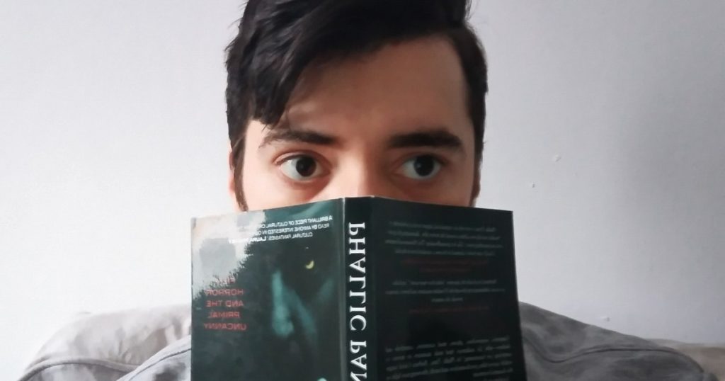 A photo of a teacher dressed in a skirt has divided the Internet.  The reaction of the University of Bucharest and its colleagues PHOTO