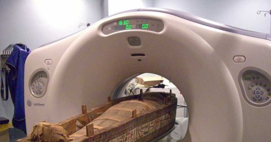 Could bacteria or viruses hidden in ancient Egyptian mummies trigger an epidemic today?  The experts' explanation