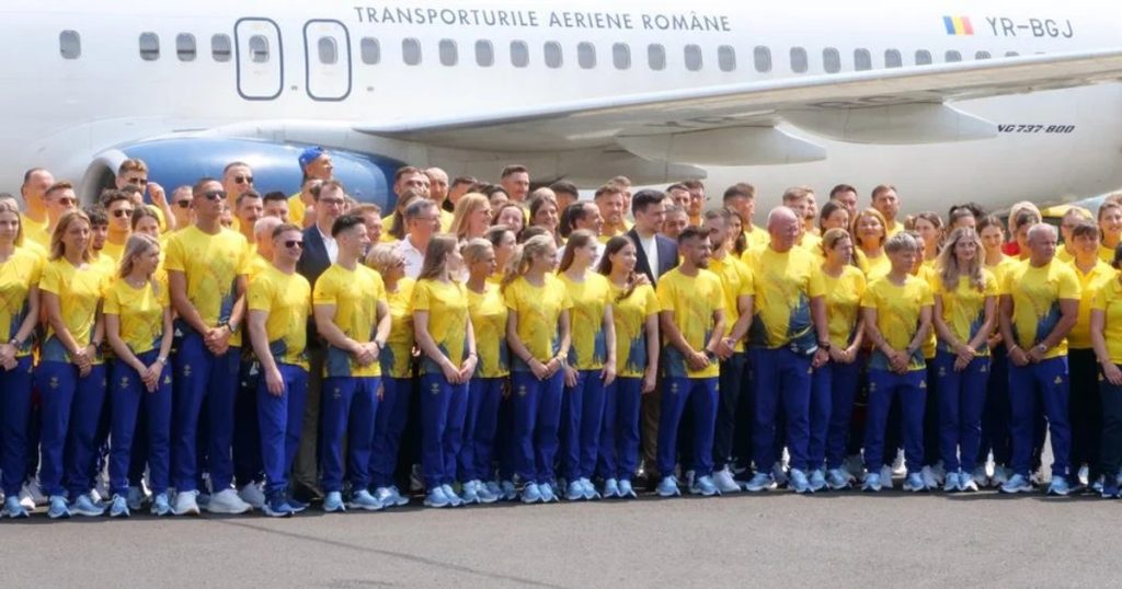 David Popovici also blows yogurt.  How the swimmer appeared at the departure of the Romanian delegation to the Olympics PHOTO GALLERY