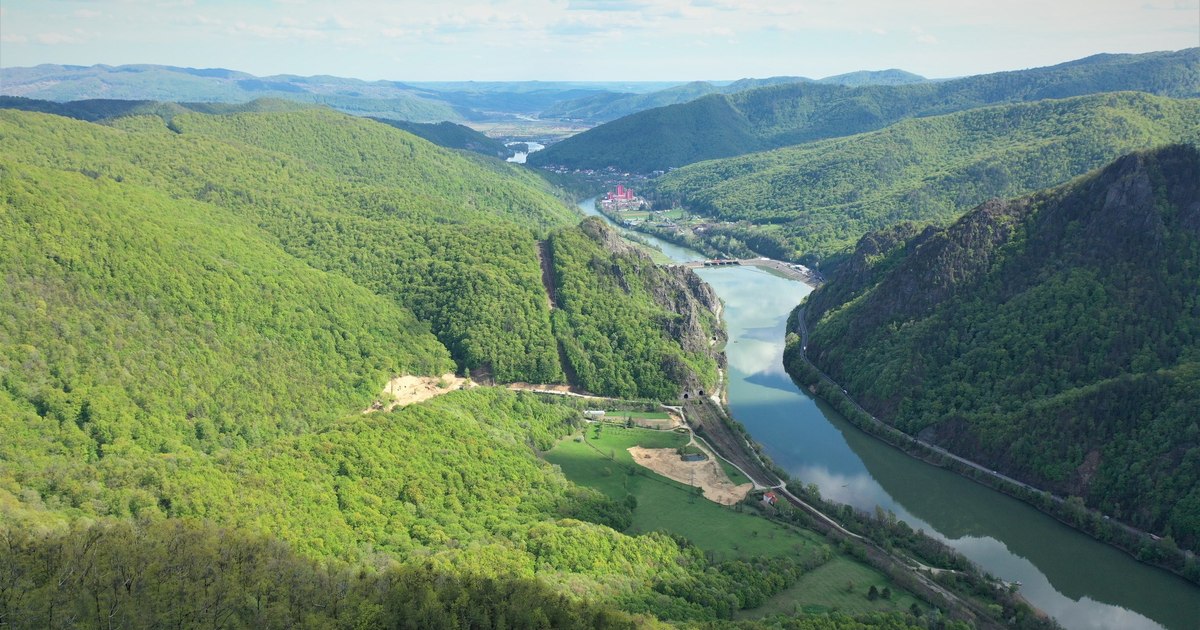 How the Olt Valley road was built.  The Carpathian road, closed for highway works