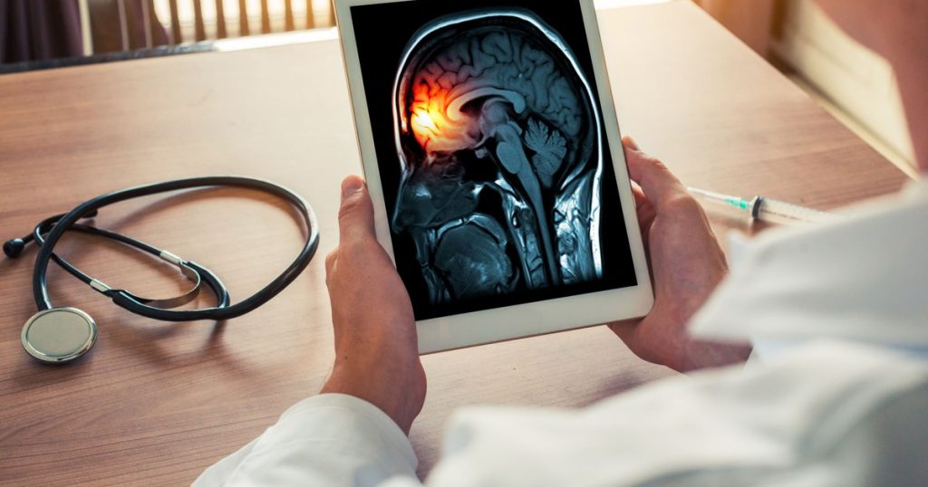 Meningitis alert: 25 confirmed cases in the last month.  What symptoms should send us to the doctor urgently