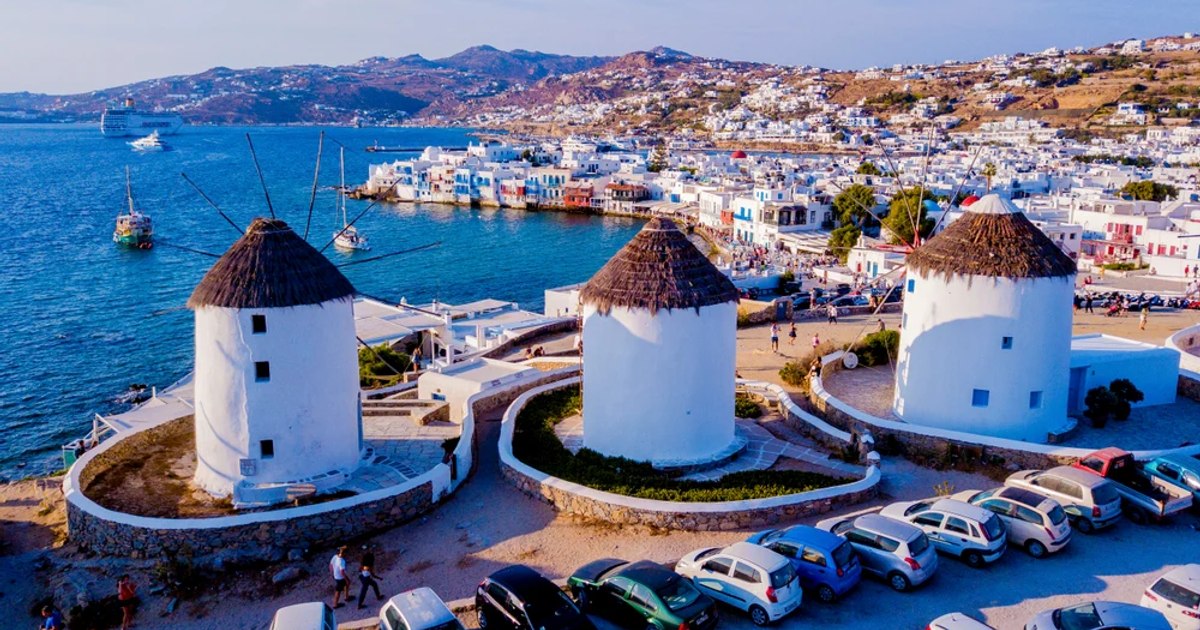 Popular island in Greece, avoided by tourists due to exorbitant prices.  How hotel owners reacted