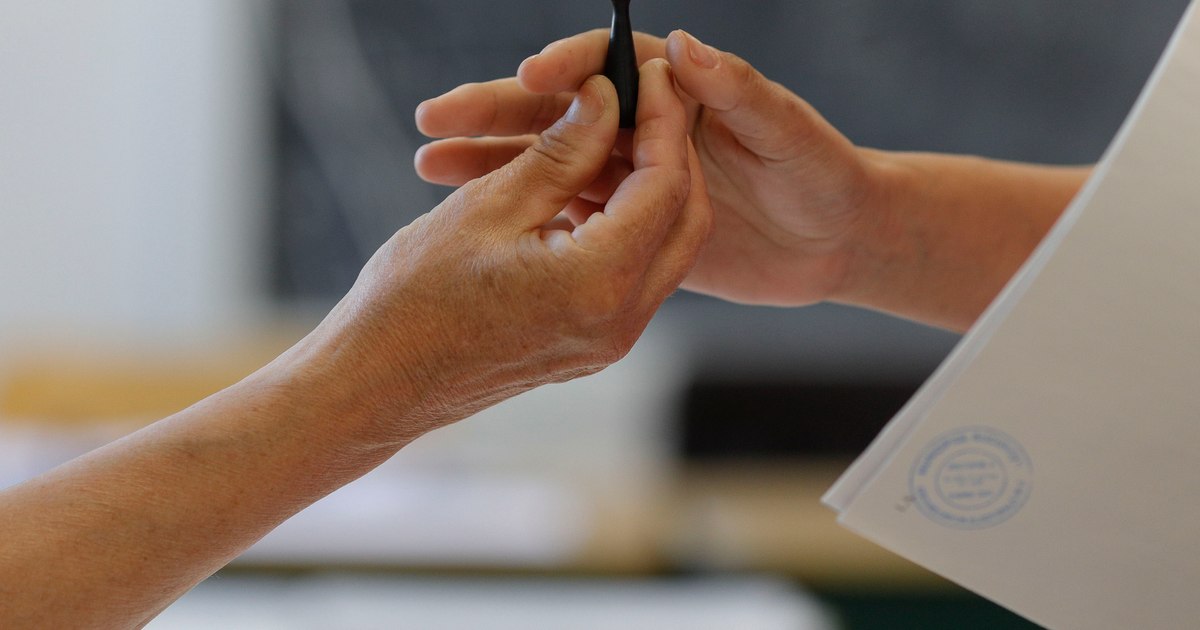 Romanians, called to vote on National Day for the parliamentary elections.  When will the presidential elections be?