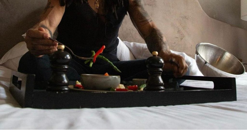 See which hotel room Lenny Kravitz requested for the UNTOLD concert.  Find out what hotel reps have to do during Kravitz's stay