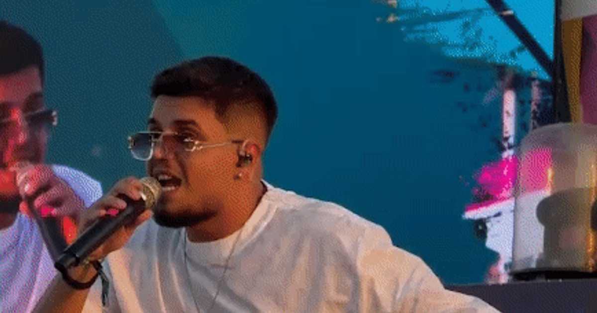 Surprise appearance at Beach, Please!  Babasha performed on the stage in Costinești.  The audience called him to sing more.  Selly: "That scene of yours" VIDEO