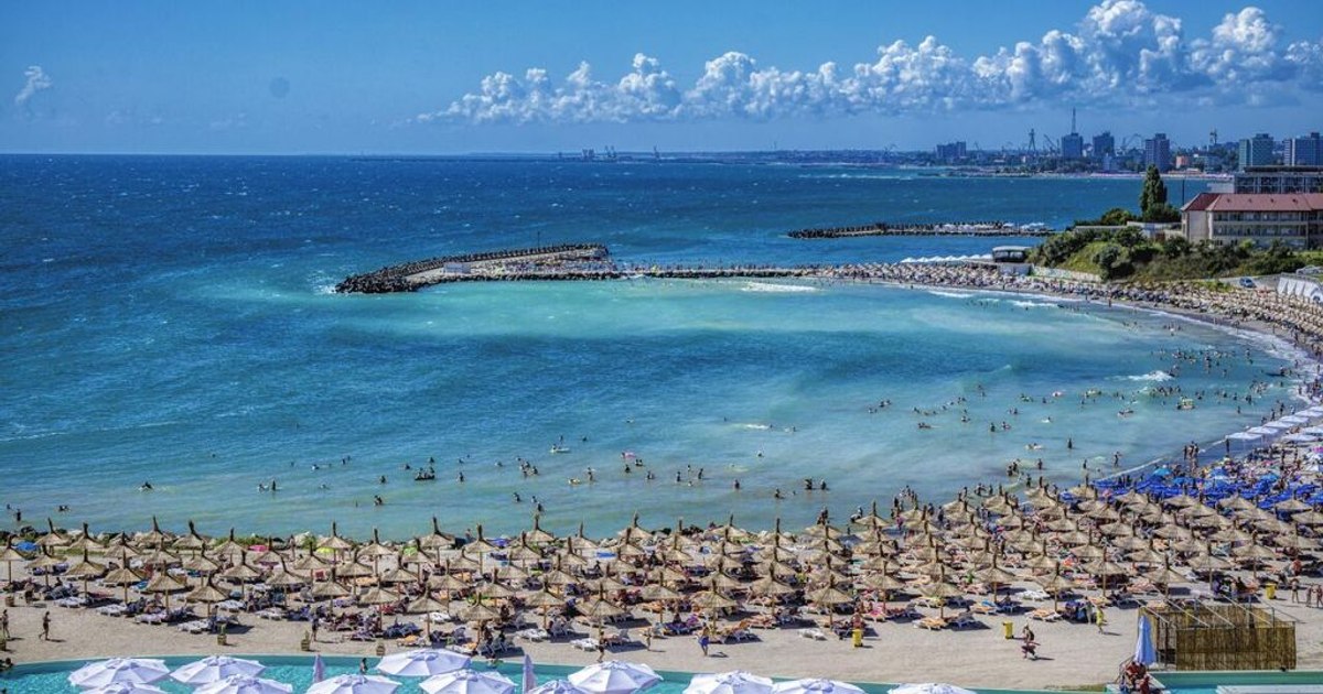 The beaches on the Romanian coast that attract tourists like a magnet.  "It has clean water and a smooth entrance, I recommend it"