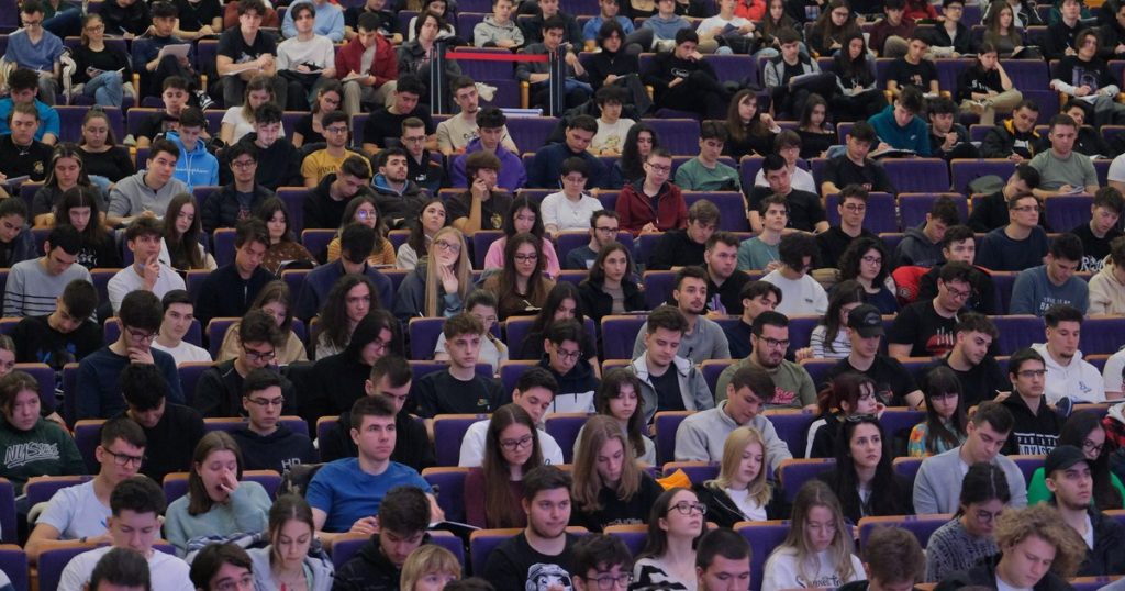 The field in which Romania needs half a million specialists in the next 10 years.  What salaries are offered