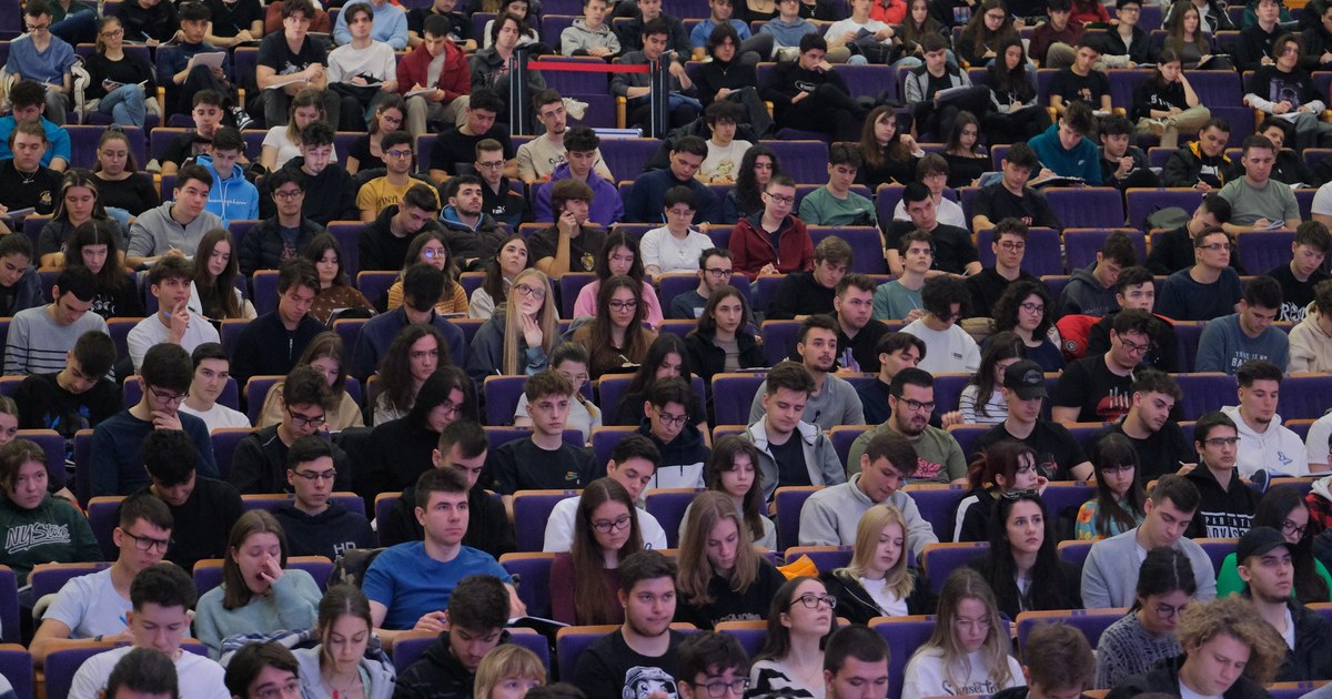 The field in which Romania needs half a million specialists in the next 10 years.  What salaries are offered