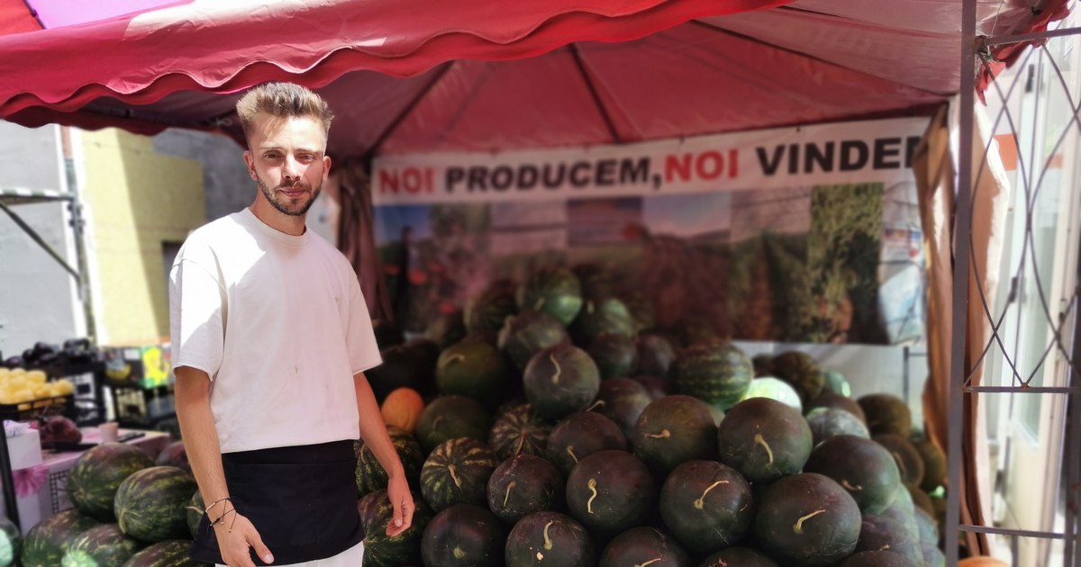 The secret to not being left with melons in the field or on the stall.  Farmer: "We've been here for 11 years.  For us, the price matters less"