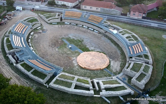 The amphitheater in Ulpia Traiana Sarmizegetusa.  Photo: Daniel Guță.  TRUTH