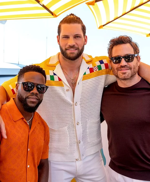 Florian Munteanu between Kevin Hart and Edgar Ramirez PHOTO Facebook