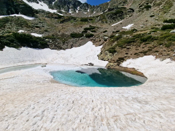 Glacial lake in the Parâng Mountains. Photo: Attila Dobai. Facebook
