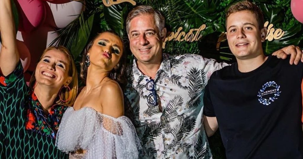 Andreea Esca, in a bathing suit. The surprise that his children, Alexia and Aris, gave him on his birthday