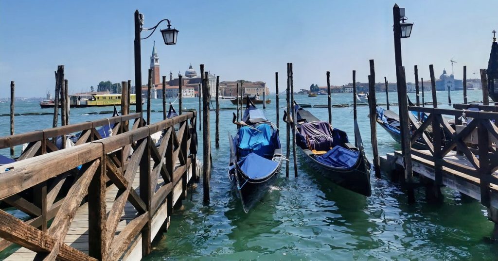 Attention, tourists!  New rules have come into effect in a famous city.  Fines of up to 500 euros