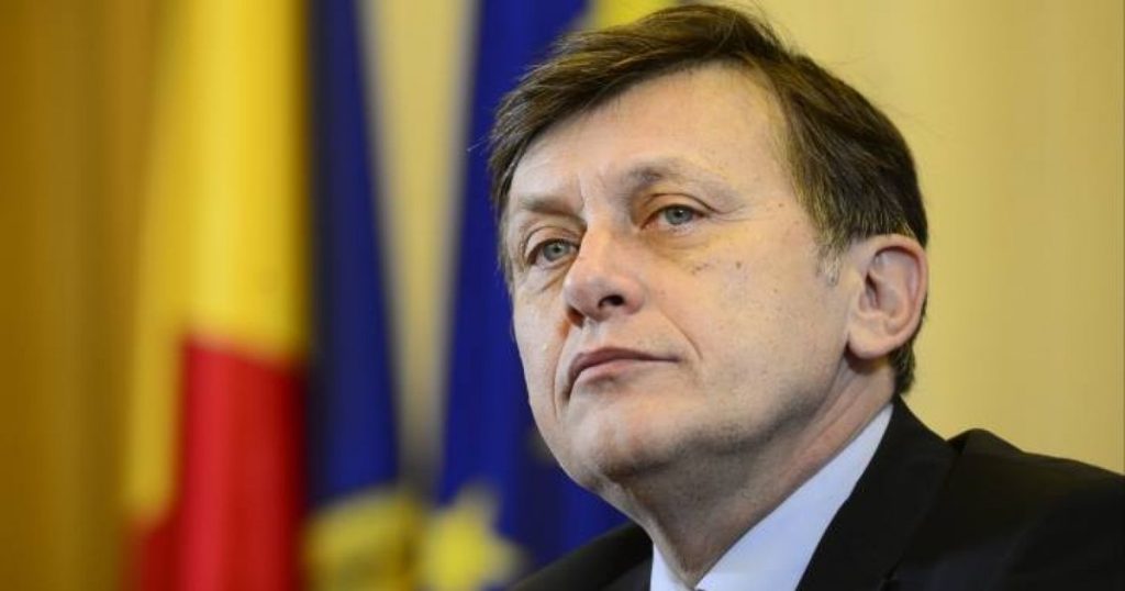 Crin Antonescu recommends replacing Ciucă in the presidential elections. "The great danger that lurks in the PNL is that of ridicule"